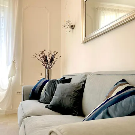 Gianni - Lux. Apt. Roma -5* *