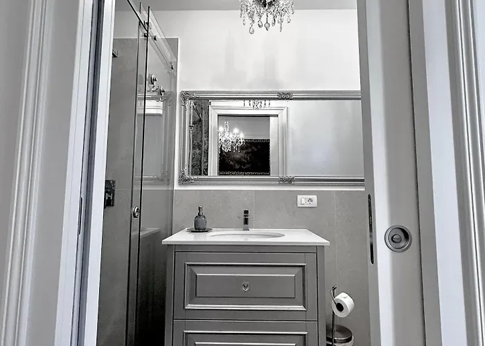 Gianni - Lux. Apt. Roma -5* * ロヴラン